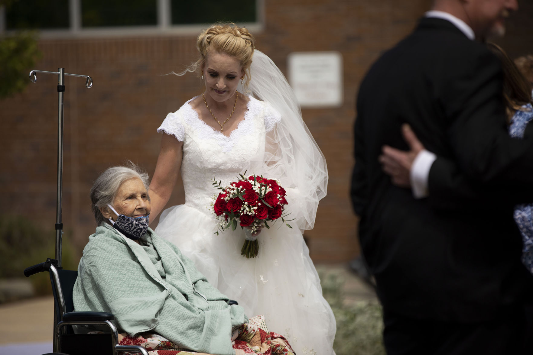 052420-news-hospital-wedding 19.jpg